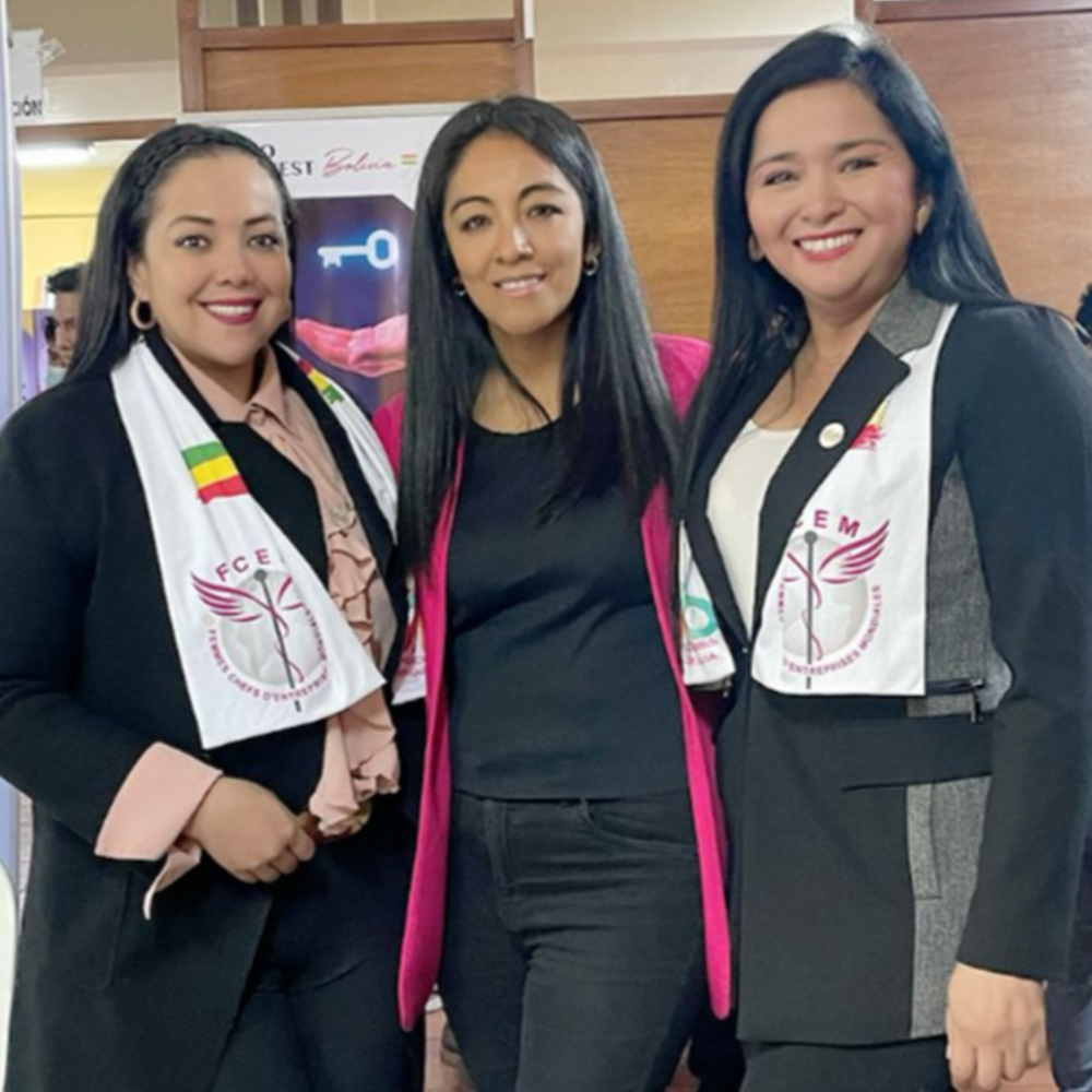 Tatiana Flores en el desayuno de la Organización de Mujeres Empresarias de Bolivia- OMEB